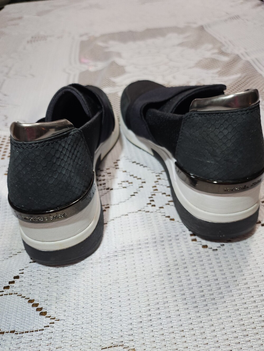 Michael Kors Women’s Size 10 Black Wedge Sneakers Snake Embossed Slip On - Picture 4 of 9
